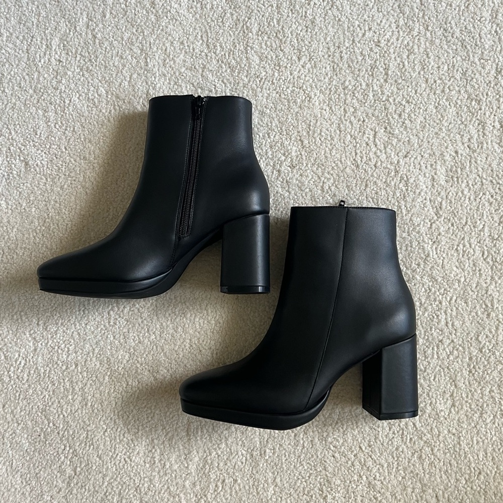 intentionally blank rachel heeled boots in black — size 7